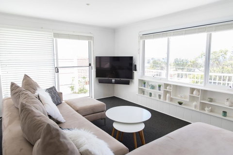 White Beach Cottage - Accommodation Redcliffe 3