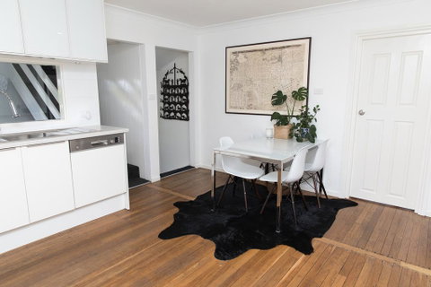 White Beach Cottage - Accommodation Redcliffe 2