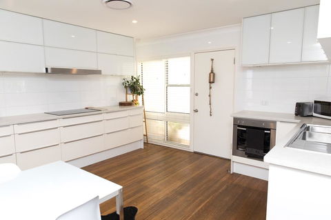 White Beach Cottage - Accommodation Redcliffe 1