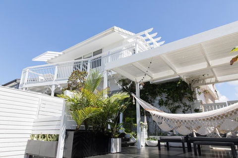 White Beach Cottage - Accommodation Redcliffe 0