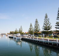 White Caps B - New Styles  Spacious Home - Accommodation Redcliffe