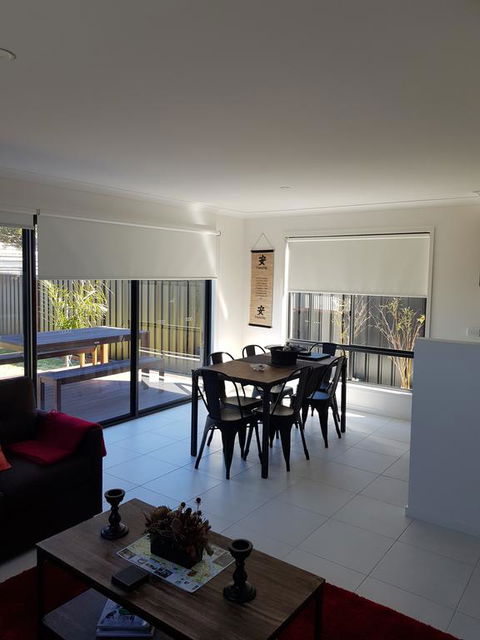 White Caps B - New Styles & Spacious Home - Accommodation Redcliffe 1