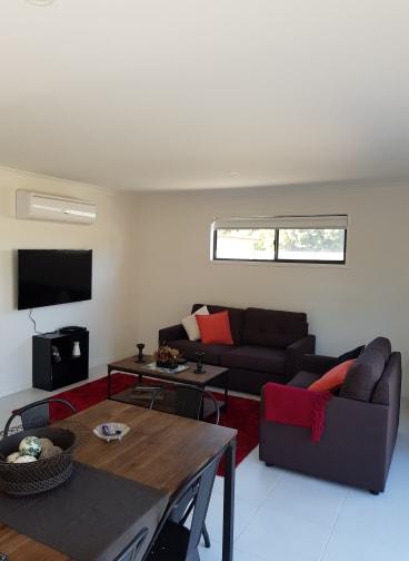 White Caps B - New Styles & Spacious Home - Accommodation Redcliffe 3