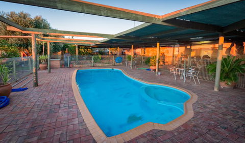 White Cliffs Underground - Accommodation Redcliffe 0