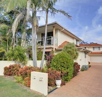 White Horses 7A Achilles Street - Accommodation Redcliffe