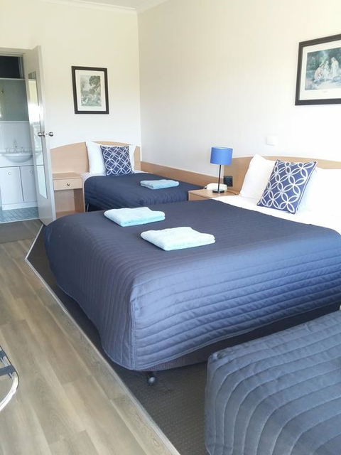 White Manor Motel - Accommodation Redcliffe 2