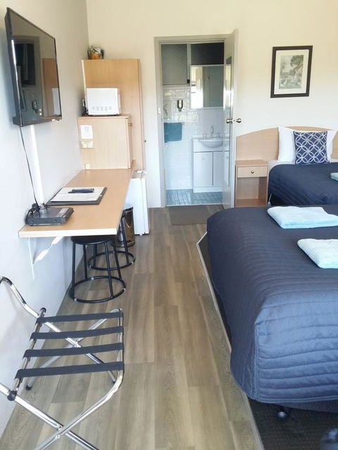 White Manor Motel - Accommodation Redcliffe 1