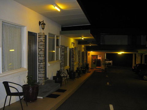 White Manor Motel - Accommodation Redcliffe 0