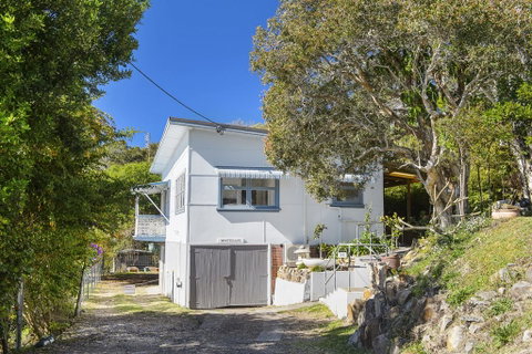 Whitecaps, 26 East Street - Accommodation Redcliffe 0