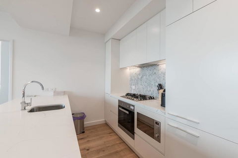Whitehorse Tower 2 Bedroom 2 Bath - Accommodation Redcliffe 2