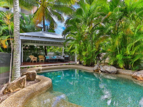 Whitehouse - Palm Cove - Accommodation Redcliffe 0