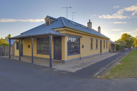 Whites Corner - Accommodation Redcliffe 3