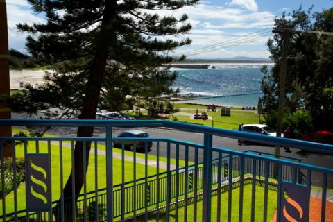 Whitesands, Unit 103, 38 North Street - Accommodation Redcliffe 1
