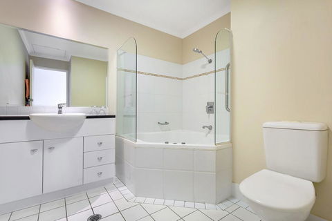Whitesands, Unit 113/41-45 Shoal Bay Road - Accommodation Redcliffe 1