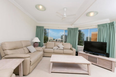 Whitesands, Unit 402, 34-38 North Street - Accommodation Redcliffe 2