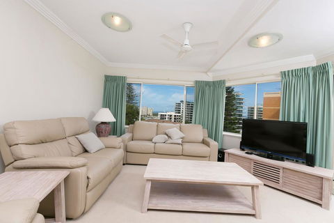 Whitesands, Unit 402, 34-38 North Street - Accommodation Redcliffe 2