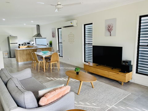WHITSUNDAY Brand New Townhouse Close To Boardwalk - Accommodation Redcliffe 0