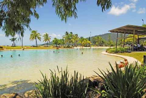 Whitsunday On The Beach - Accommodation Redcliffe 2