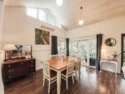 Wildflower Cottage - Accommodation Redcliffe 0