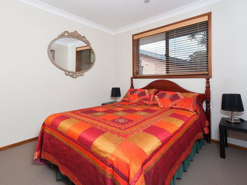 Wildflowers @ Fingal Bay - Accommodation Redcliffe 2