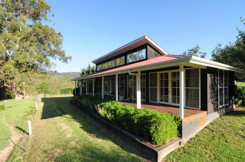 Willabrook Retreat - Rest Cottage - Spoil Yourself! - Accommodation Redcliffe 0