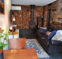 William Hunt's Retreat - Redwood Studio - Accommodation Redcliffe