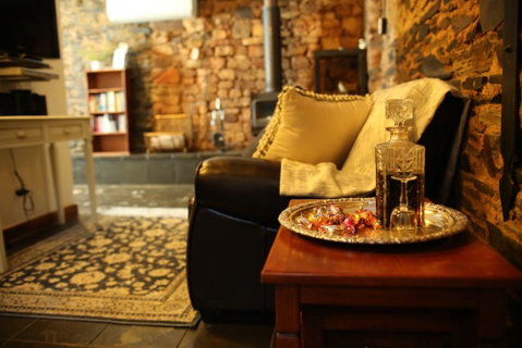 William Hunt's Retreat - Redwood Studio - Accommodation Redcliffe 1