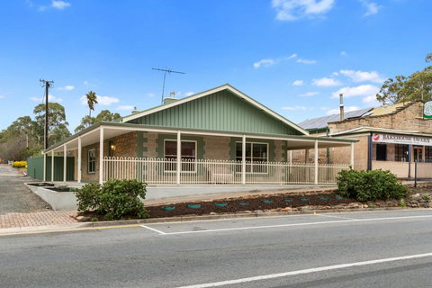 Williamstown Bed And Breakfast - Accommodation Redcliffe 0