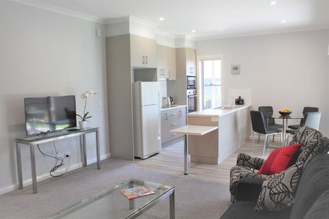 Willow Island - Waterfront - Accommodation Redcliffe 3