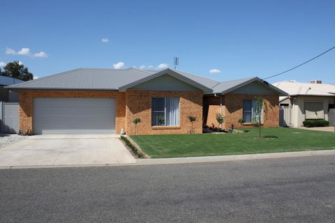 Willow Island - Waterfront - Accommodation Redcliffe 2