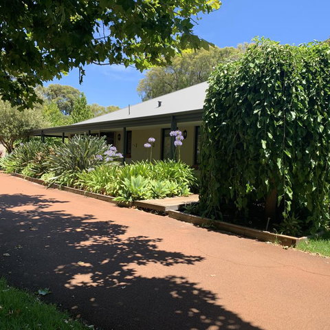 Willow Lodge - Accommodation Redcliffe 3