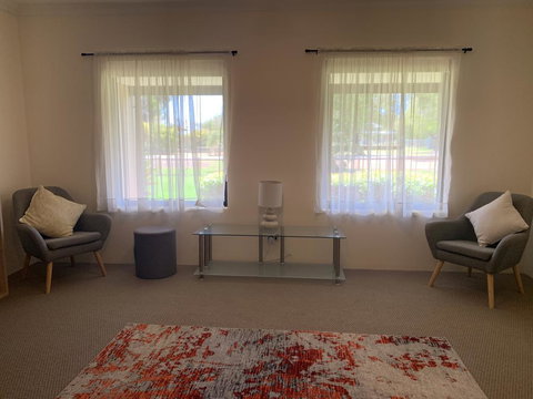 Willow Lodge - Accommodation Redcliffe 2