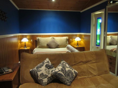 Willowlake Cottages - Accommodation Redcliffe 1
