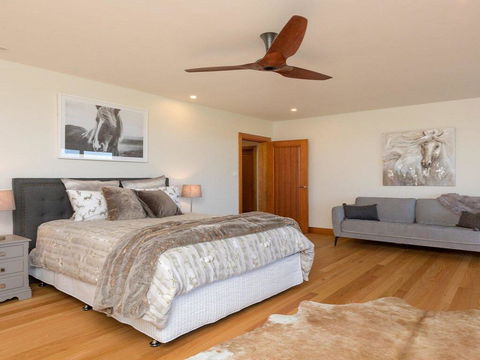 Willowview - Coastal Retreat, Stunning Views - Accommodation Redcliffe 3