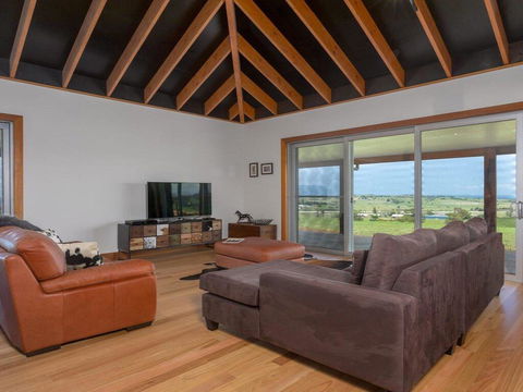 Willowview - Coastal Retreat, Stunning Views - Accommodation Redcliffe 2