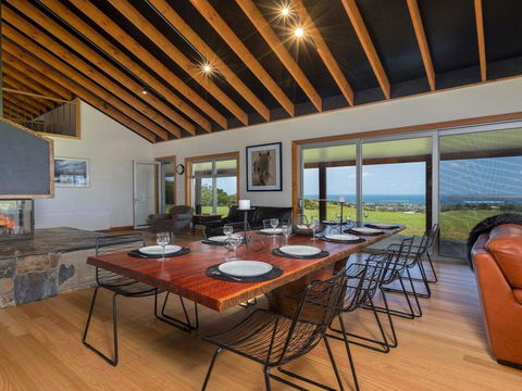 Willowview - Coastal Retreat, Stunning Views - Accommodation Redcliffe 0