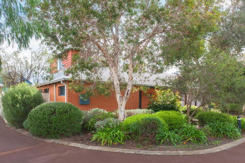 Wills - Accommodation Redcliffe 0