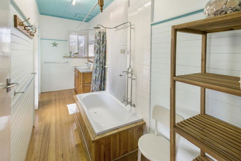 Windsong - Pet Friendly, Wifi And Close To Water - Accommodation Redcliffe 2