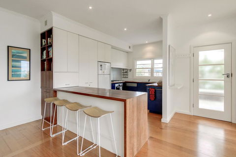 Windward House - Accommodation Redcliffe 3