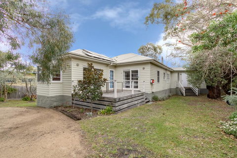 Windward House - Accommodation Redcliffe 0