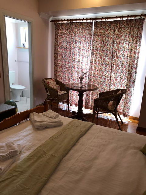 Wine Country Drive Guest House - Accommodation Redcliffe 1