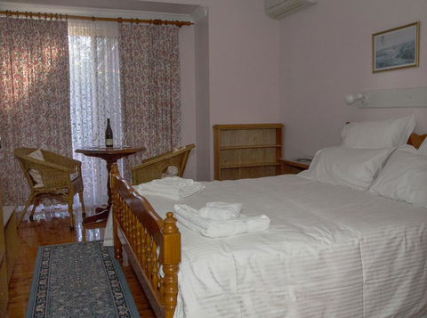 Wine Country Drive Guest House - Accommodation Redcliffe 2