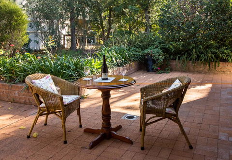 Wine Country Drive Guest House - Accommodation Redcliffe 3