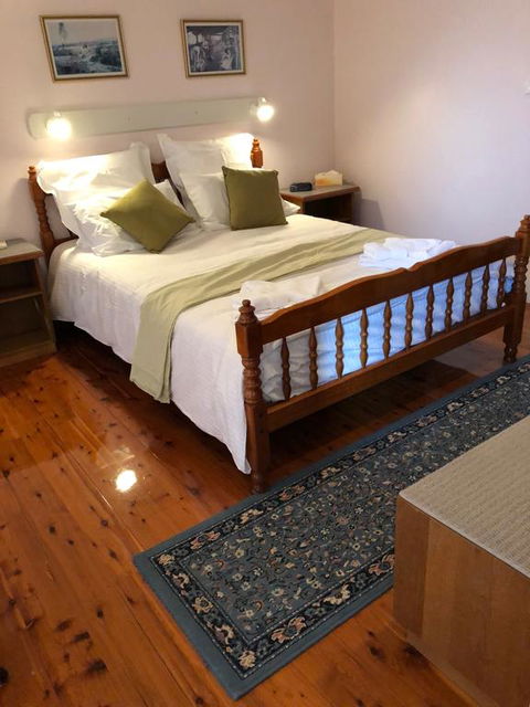 Wine Country Drive Guest House - Accommodation Redcliffe 0