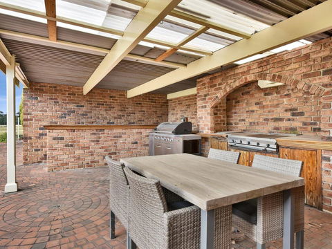 Wine Country Homestead Estate - Accommodation Redcliffe 1