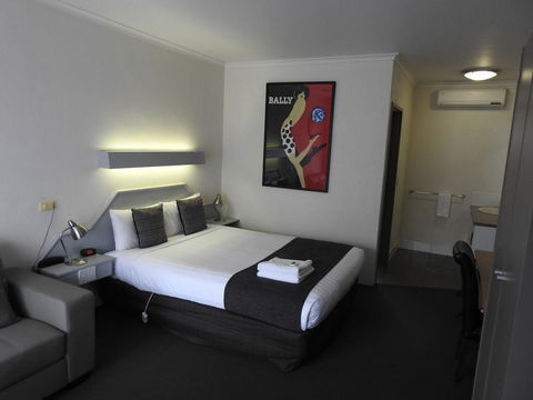 Wine Village Motor Inn - Accommodation Redcliffe 0