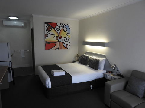 Wine Village Motor Inn - Accommodation Redcliffe 3