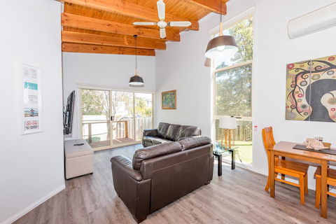 Wineglass - Accommodation Redcliffe 3