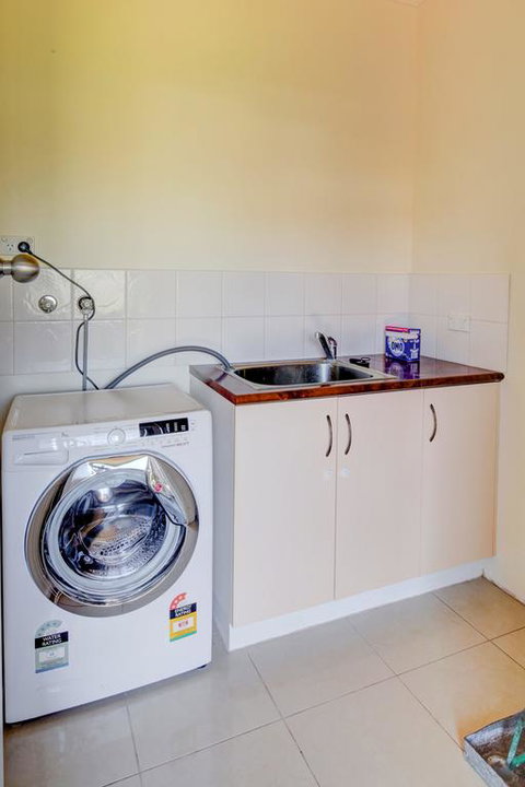 Wings And Waves - Accommodation Redcliffe 3