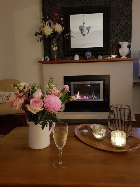 Winston Cottage At Three Sisters - Accommodation Redcliffe 2